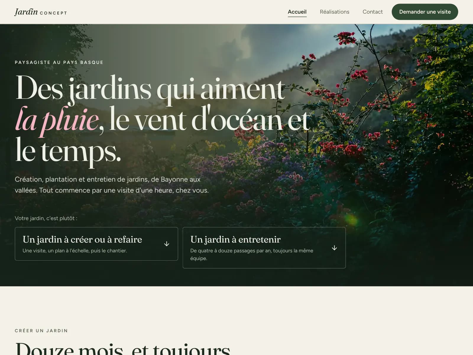 Démonstration fictive : le même site après la refonte. Le titre « Des jardins qui aiment la pluie, le vent d'océan et le temps. » sur la photo d'un massif fleuri au soir, puis deux choix : « Un jardin à créer ou à refaire » et « Un jardin à entretenir ».
